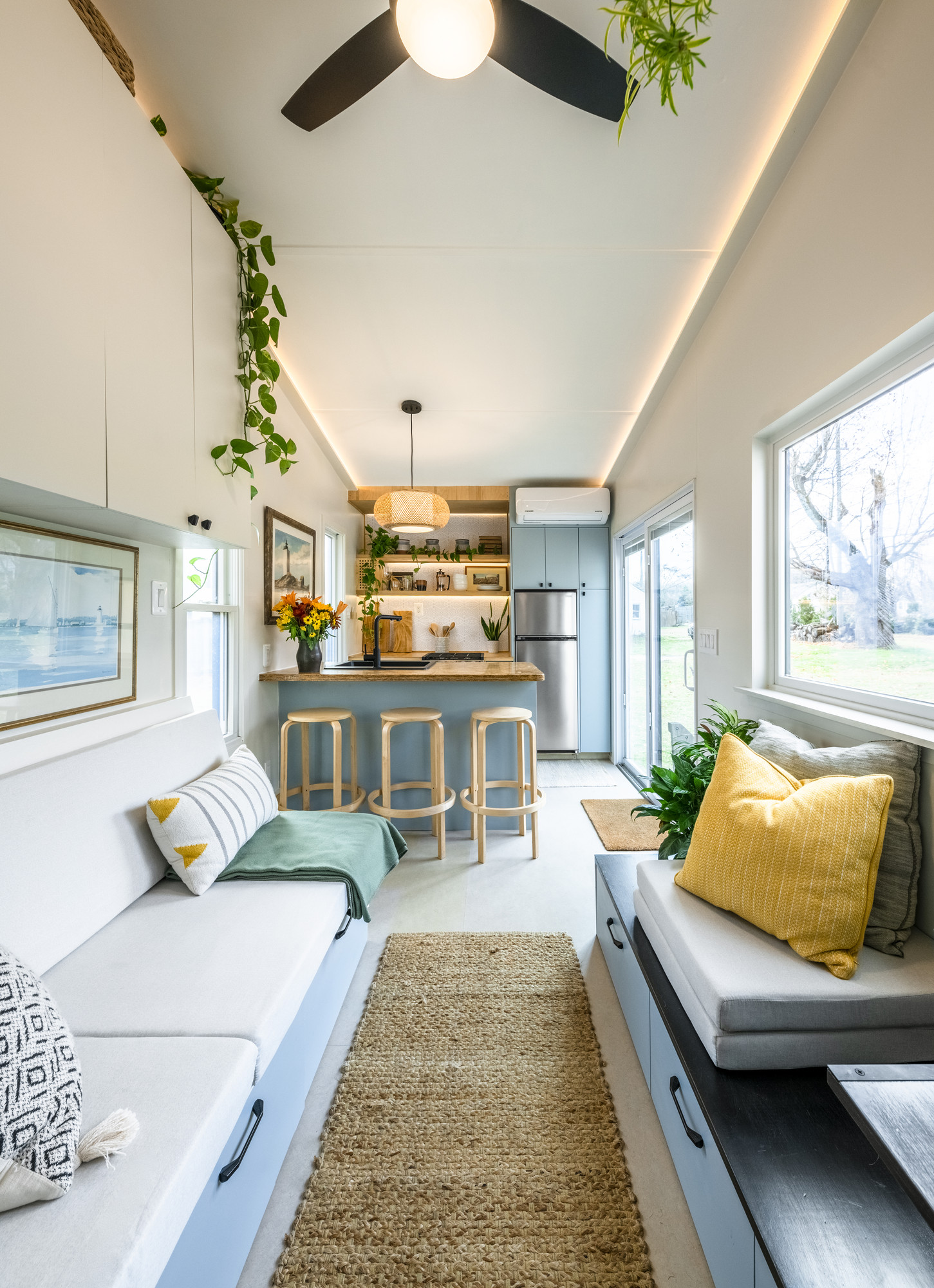 Kitchen island with pendant